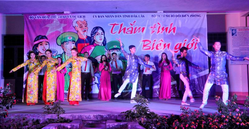 Biểu diễn văn nghệ phục vụ các huyện biên giới, vùng đồng bào dân tộc thiểu số